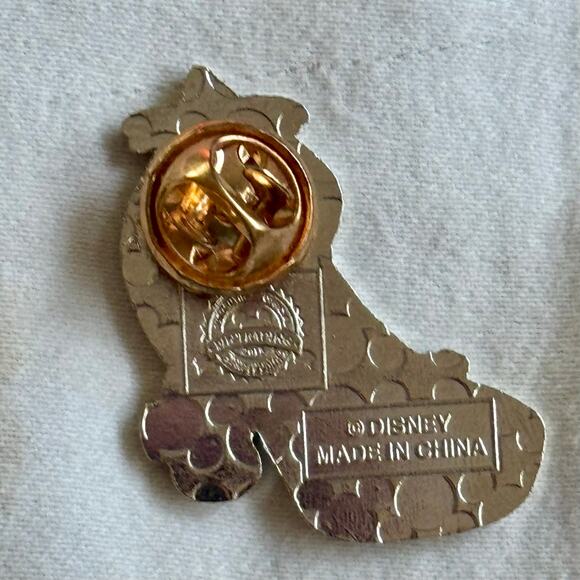 Disney Queen of Hearts Alice in Wonderland Shoe Trading Pin - Picture 7 of 7